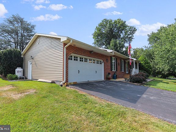 3rd image of 10306 Mar Rock Dr