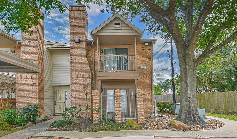 Welcome to this inviting corner 2-story condominium located at the back of a quiet complex in a prime Walnut Bend location