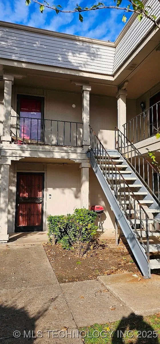 Building Photo - 6718 S Lewis Ave #706
