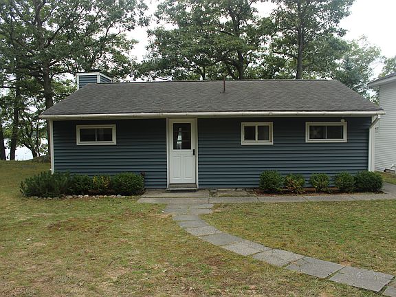 2nd image of 130 S Oak Dr
