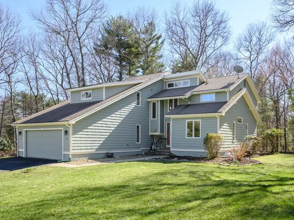 353 Birchbark Dr, Hanson, MA 02341