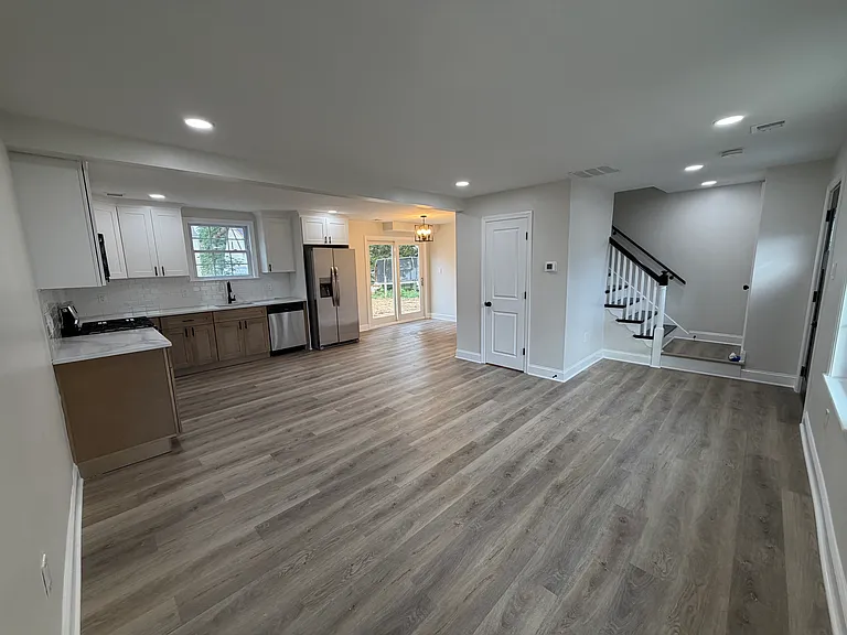 413 Evans Ave — Photo 4