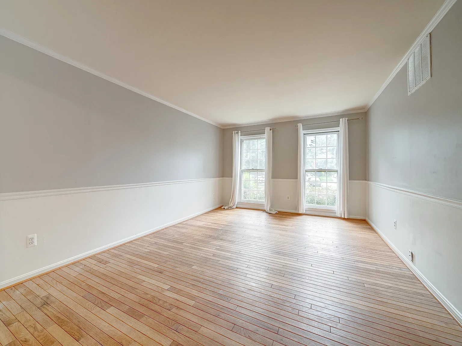 4 bed, 2080 sqft, $3,499 — Photo 4