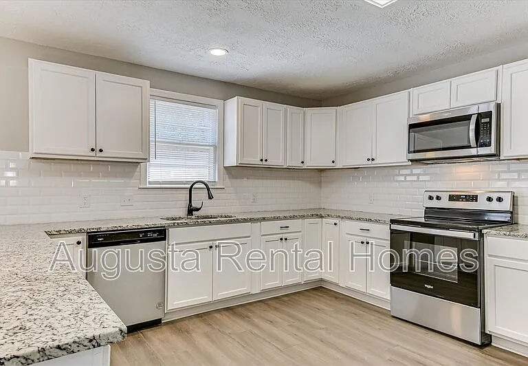 3210 York Dr — Photo 17