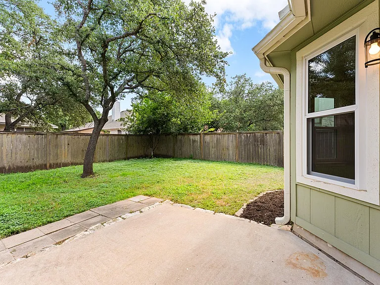 2104 Lobelia Dr — Photo 28