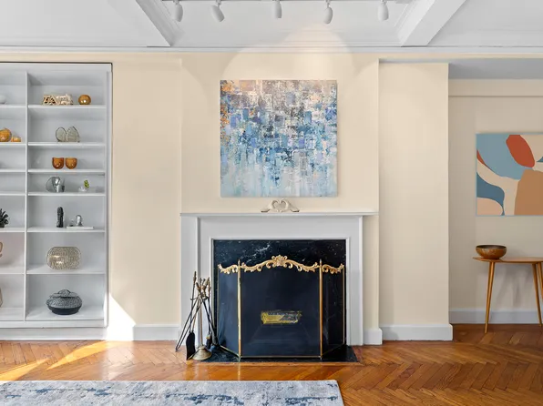 1435 Lexington Avenue image 2 of 10