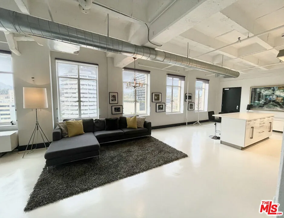6253 Hollywood Blvd #909