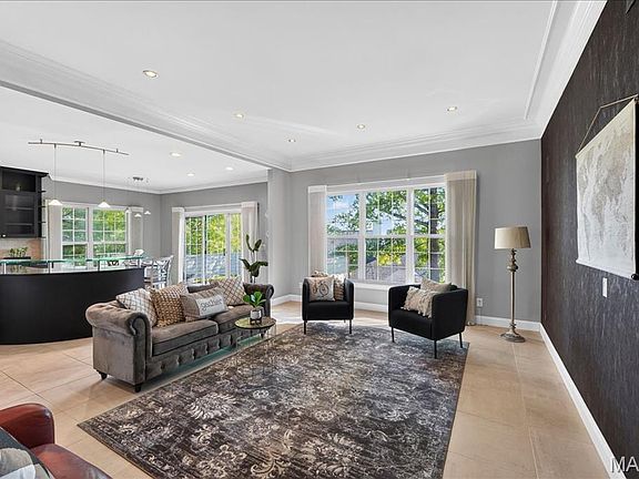 3rd image of 827 Stone Meadow Dr