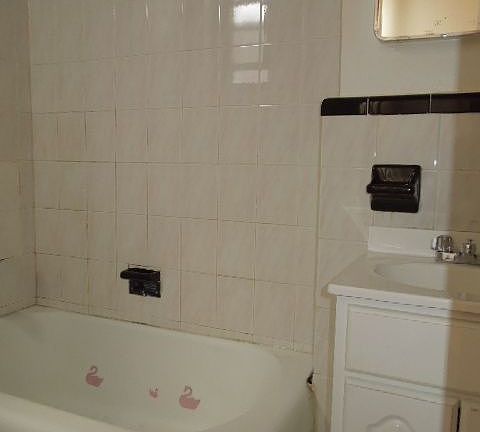 5th image of 674 Lincoln Pl APT 5