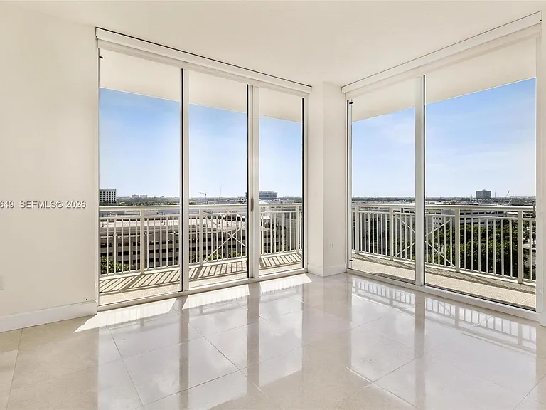 19501 W Country Club Dr #1009 — Photo 3