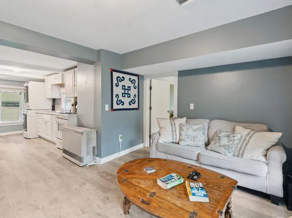 31 Pillsbury Street, Enfield, NH 03748