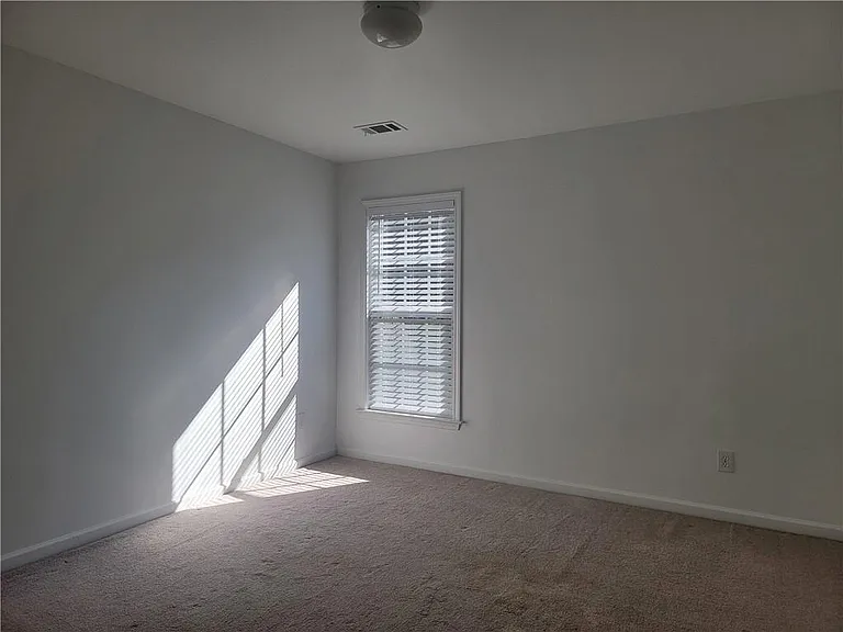 2448 Fairlie Dr — Photo 16