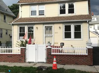8825 188th St, Hollis, NY 11423