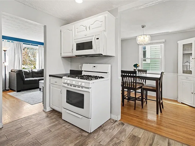 66 Woodrow Ave — Photo 5