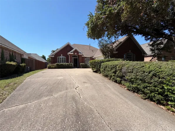 2817 Ingram Dr, Grand Prairie, TX 75052