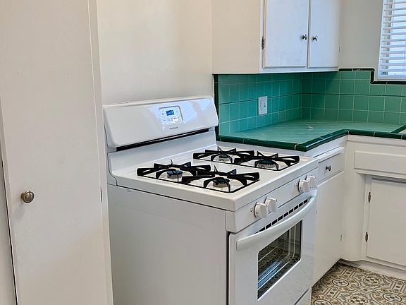 4th image of 1429 N Fairfax Ave APT 11