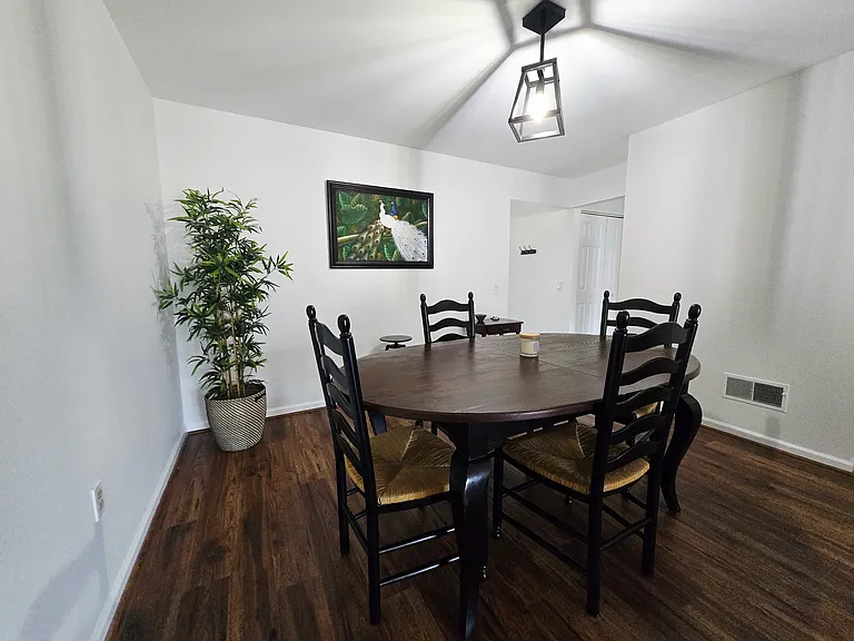 247 Greenview Dr — Photo 5
