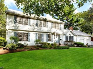 784 Flint Pl, Paramus, NJ 07652