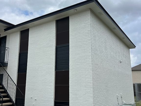 3rd image of 5701 Greengate Dr