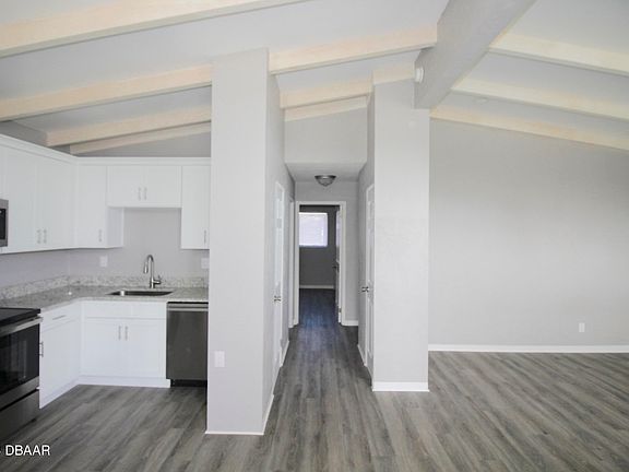 4th image of 209 Woodland Ave
