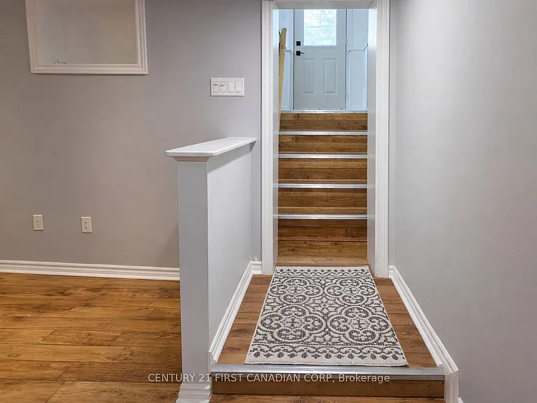 568 Creston Ave #LOWER — Photo 3