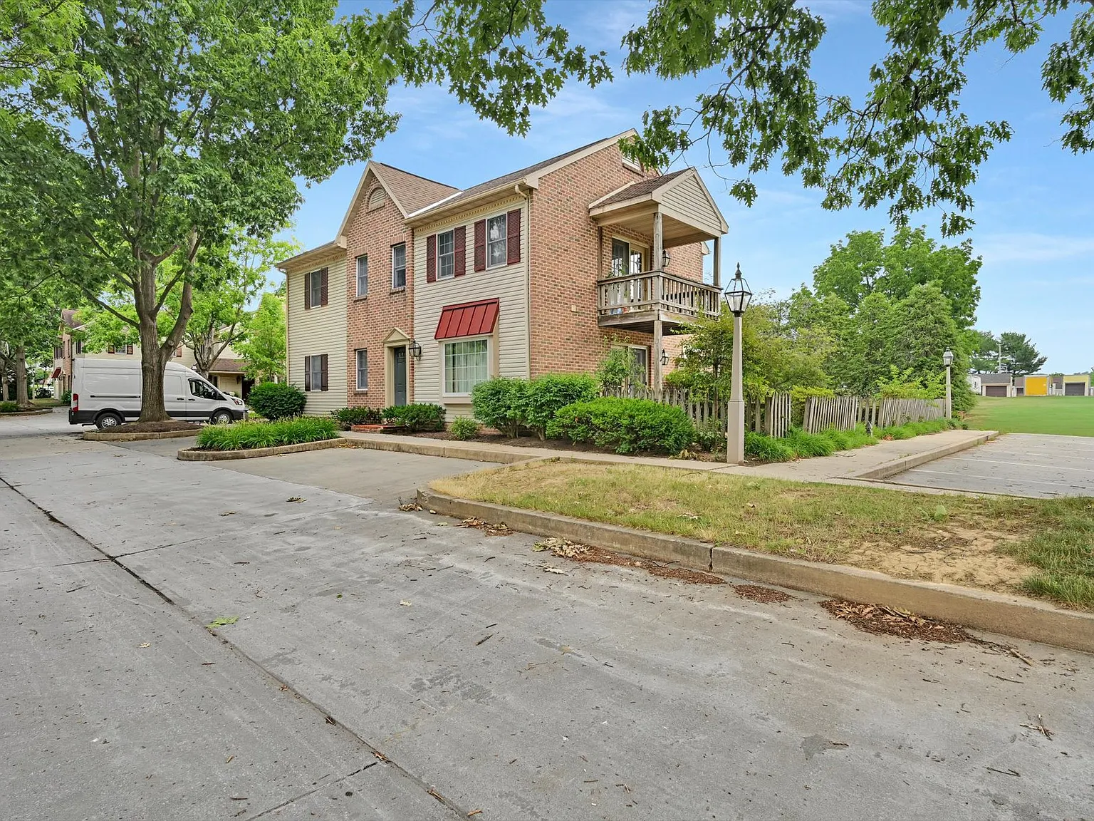 2 bed, 1000 sqft, $1,500 — Photo 4