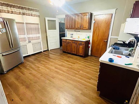 5th image of 205 W Muir Ave