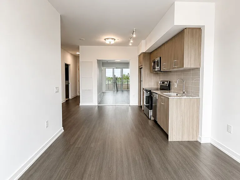 4010 Eglinton Ave W #427 — Photo 12