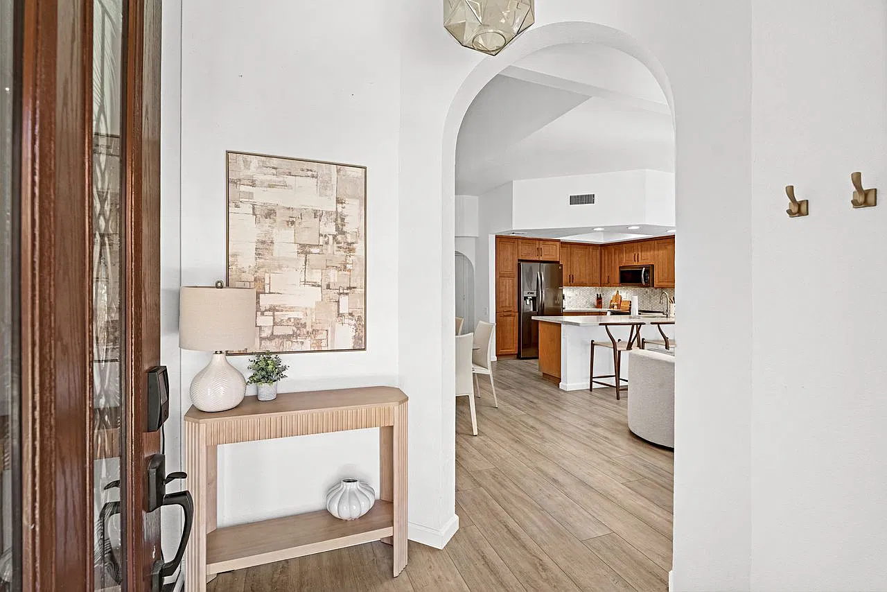 2 bed, 1525 sqft, $8,000 — Photo 2