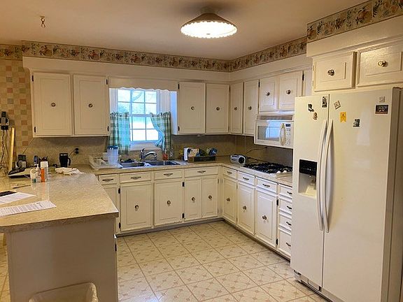 5th image of 1958 Lakeview Dr