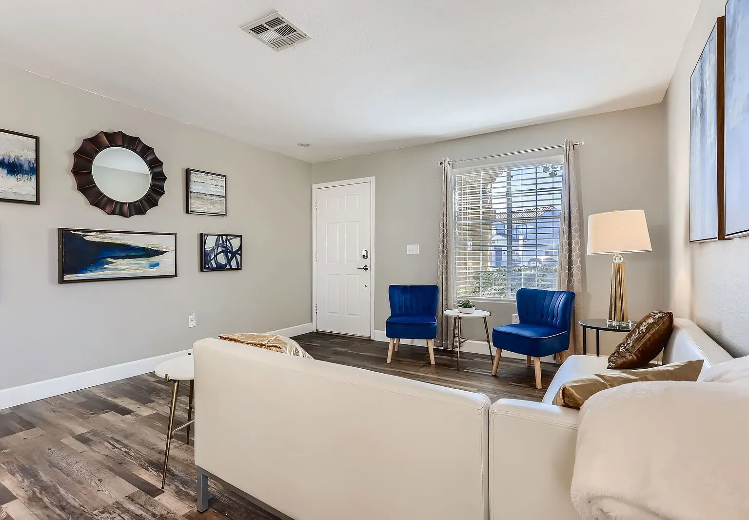 2 bed, 1.5 bath, 1910 sqft, $900 — Photo 2