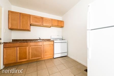 7949 S Ellis Ave Apartments Chicago Kitchen_01