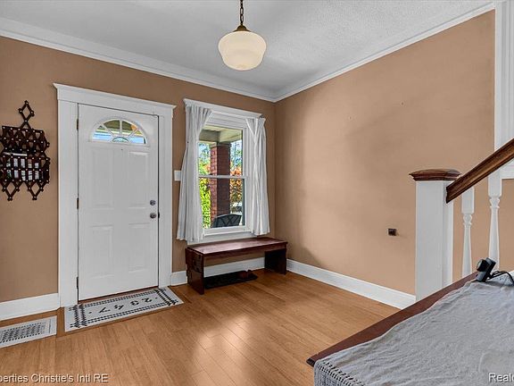 5th image of 2347 Clark St
