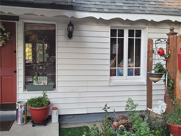 3rd image of 447 Valley Rd