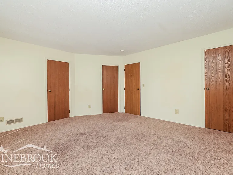 2464 Cross Village Dr — Photo 8