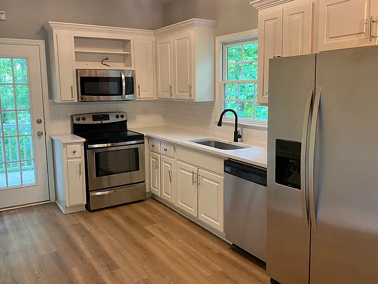 3625 Riviera Dr — Photo 11