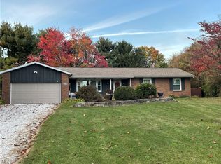 7595 Allen Dr NE, Hartville, OH 44632