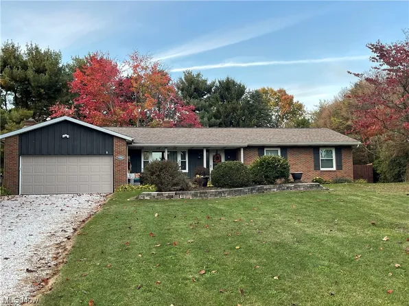 7595 Allen Dr NE, Hartville, OH 44632