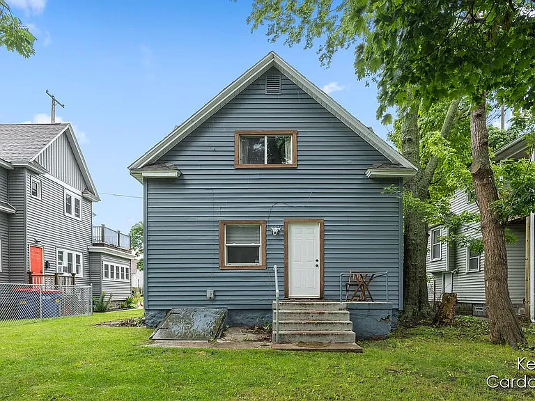 443 Barth Ave SE — Photo 19