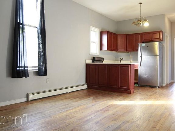 5th image of 760 Evergreen Ave #1A