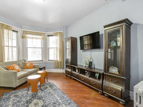 4th image of 52 Eaton Pl