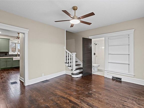 5th image of 1015 E College St