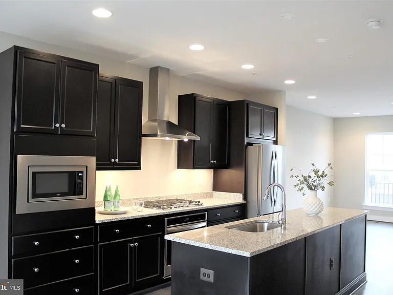 23016 Lavallette Sq — Photo 6