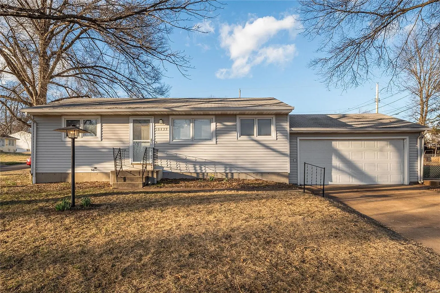 10439 Roscommon Dr photo 1