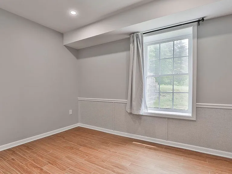 41A Howe Ln — Photo 13