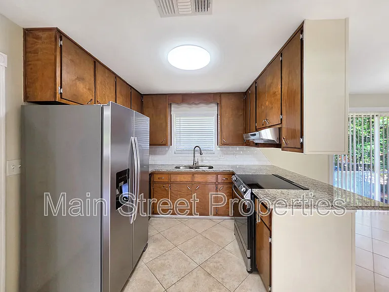 4547 Marseille Dr — Photo 7