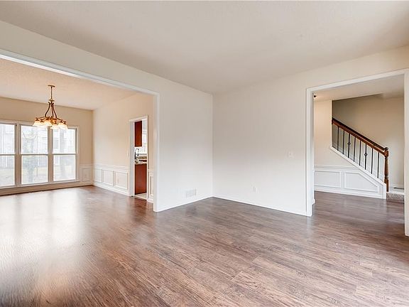 5th image of 10675 Glenbarr Dr