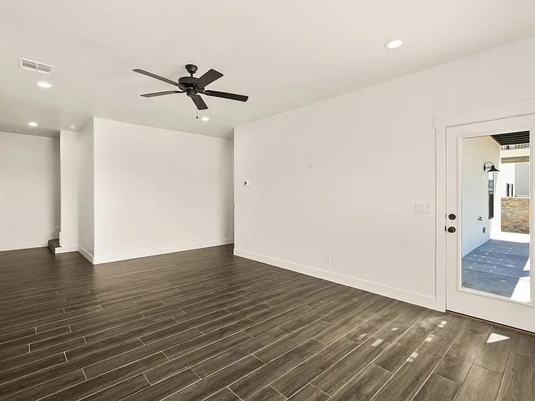 4025 Boardwalk Rd — Photo 37