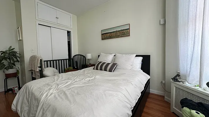 Rented by Chase Global Realty Corp | media 4