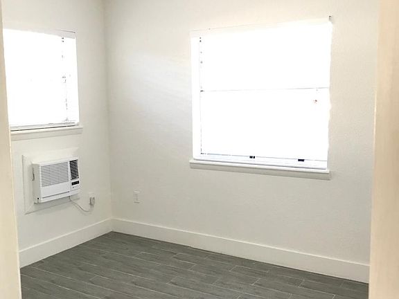 3rd image of 780 NE 123rd St APT 12